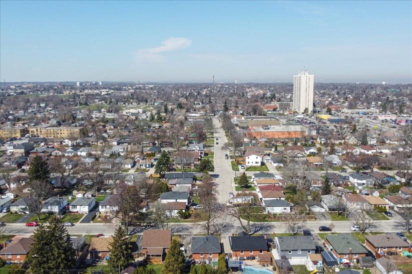 Property listing for 16 Greenwood St., Hamilton, ON