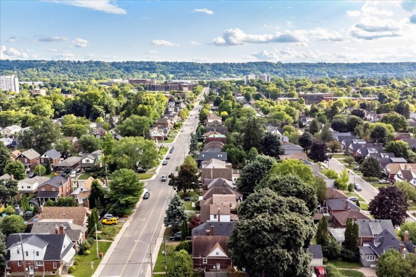 Property listing for 133 Longwood Rd. N., Hamilton, ON