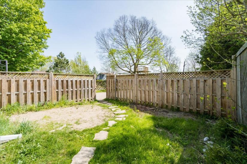 Property listing for 116 Grand River Ave., Brantford, ON