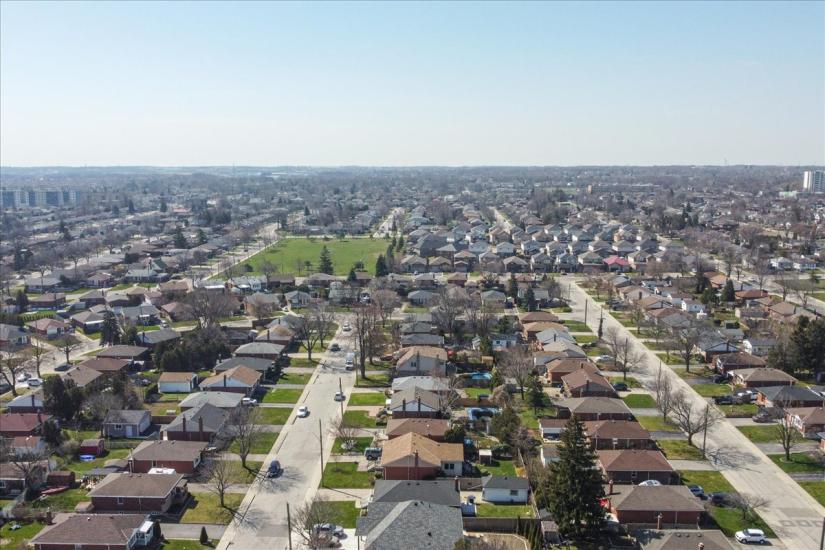 Property listing for 16 Greenwood St., Hamilton, ON