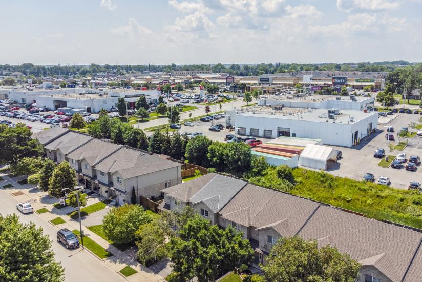 Property listing for 226 Dicenzo Dr., Hamilton, ON