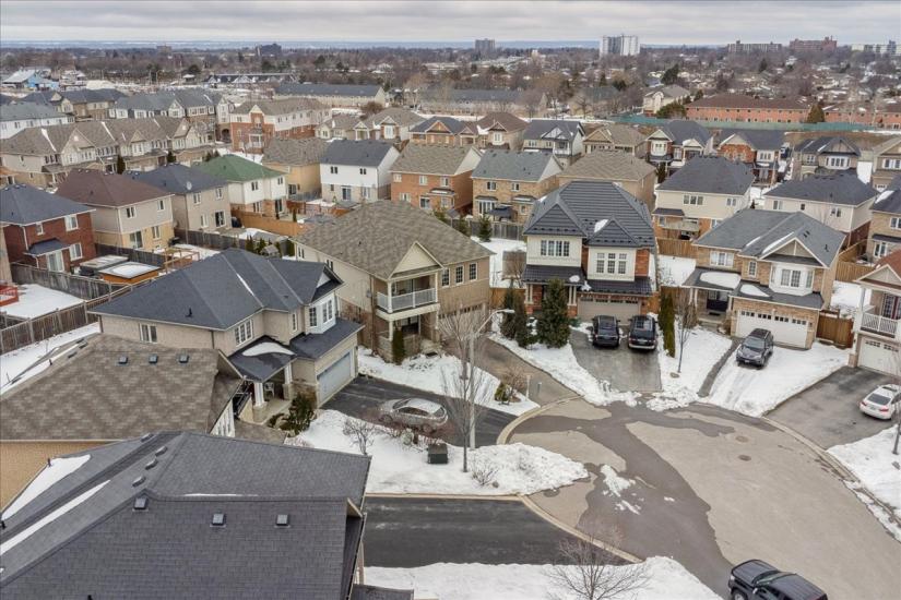 Property listing for 19 Deborah Crt., Hamilton, ON
