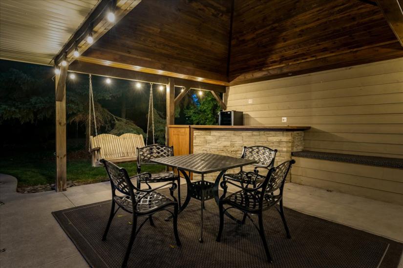 Property listing for 34 Gladiola Dr., Carlisle, ON