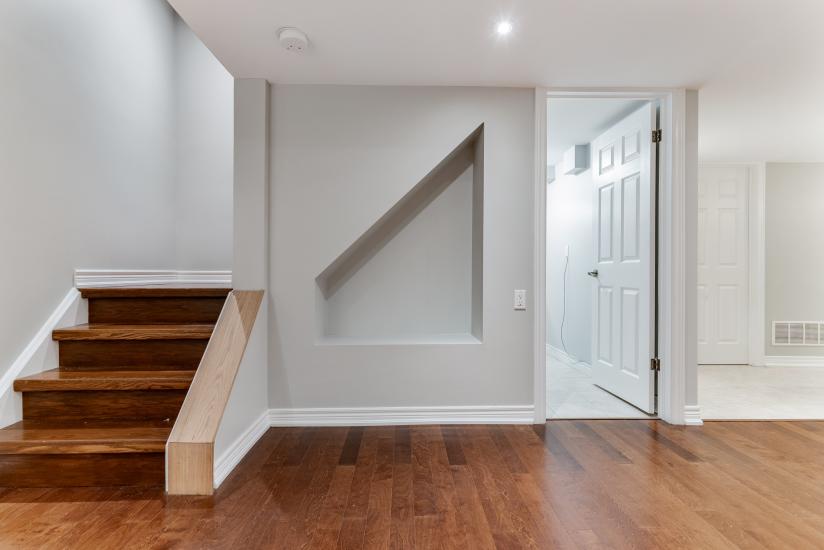 Property listing for 100 Davidson Blvd., Dundas, ON