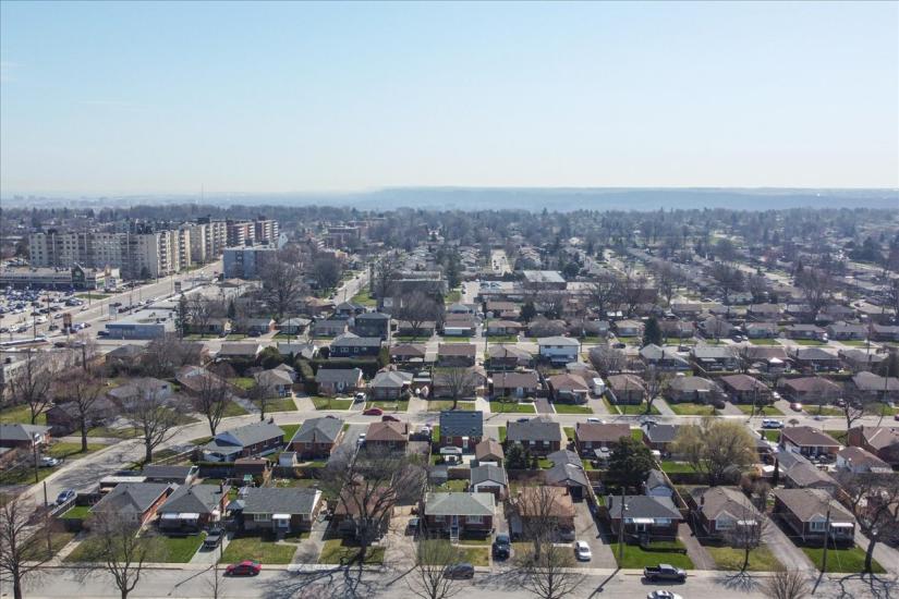 Property listing for 16 Greenwood St., Hamilton, ON