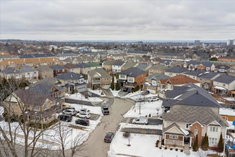 Property listing for 19 Deborah Crt., Hamilton, ON