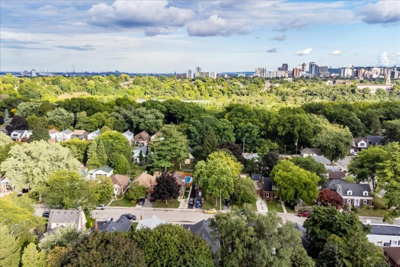 Property listing for 133 Longwood Rd. N., Hamilton, ON