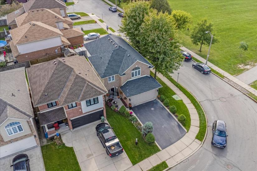 Property listing for 75 Claudette Gate, Hamilton, ON
