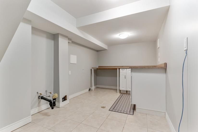 Property listing for 100 Davidson Blvd., Dundas, ON