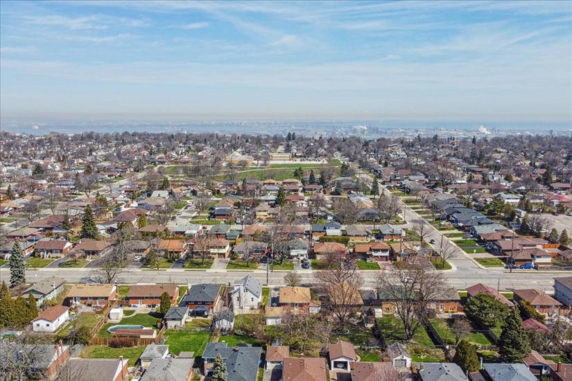 Property listing for 16 Greenwood St., Hamilton, ON
