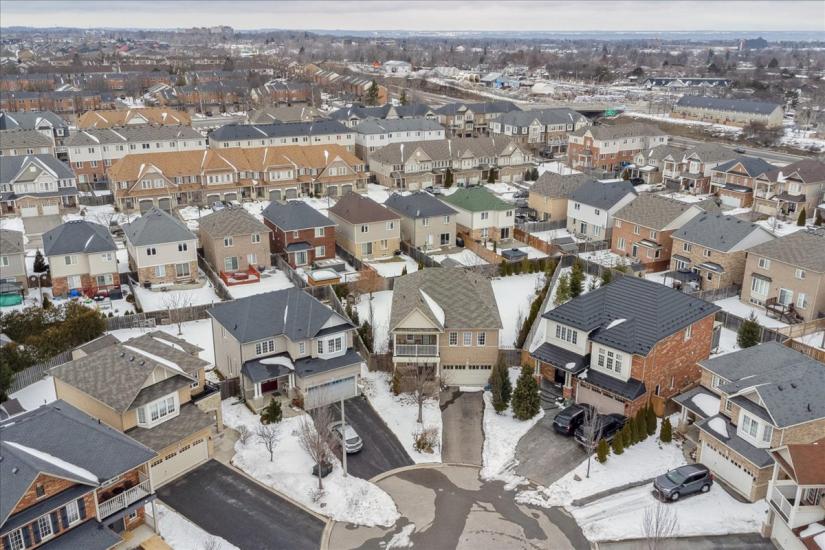 Property listing for 19 Deborah Crt., Hamilton, ON