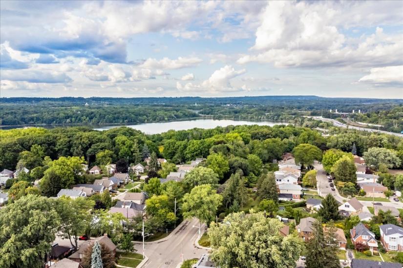 Property listing for 133 Longwood Rd. N., Hamilton, ON