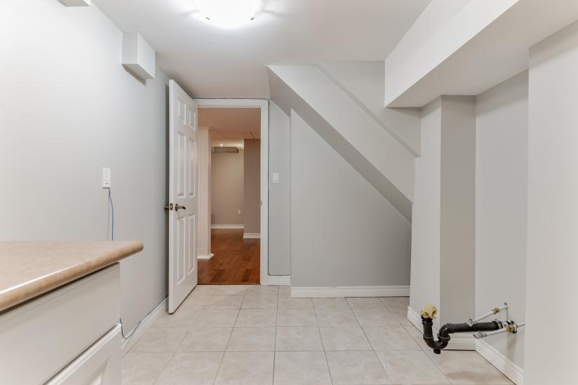 Property listing for 100 Davidson Blvd., Dundas, ON