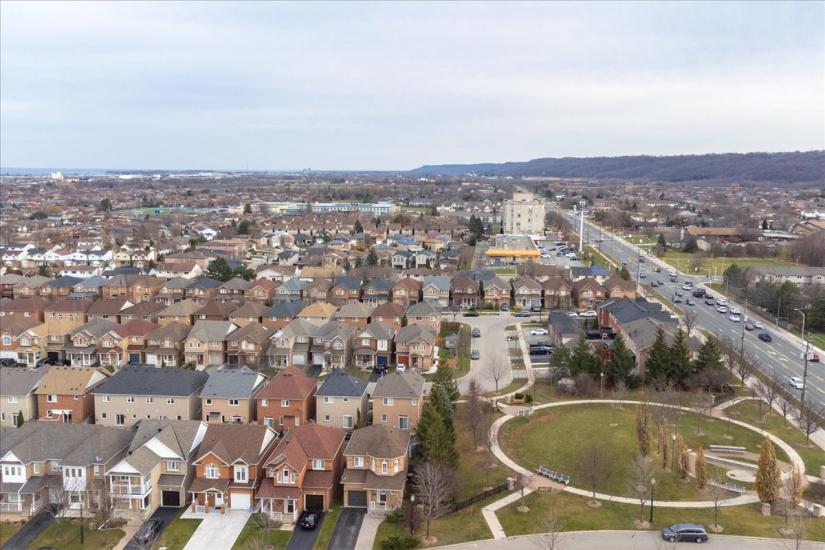 Property listing for #3-437 Highway 8, Stoney Creek, ON