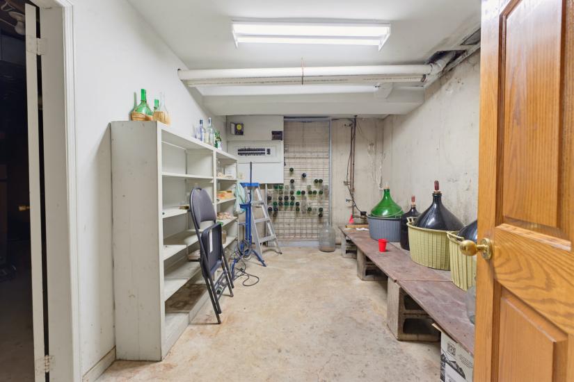 Property listing for 348 Shaver Rd., Ancaster, ON
