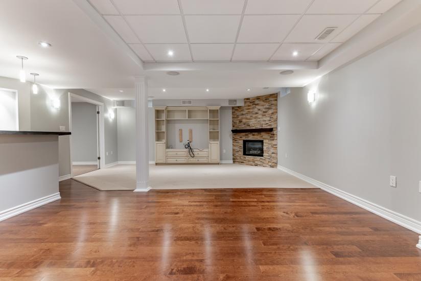 Property listing for 100 Davidson Blvd., Dundas, ON