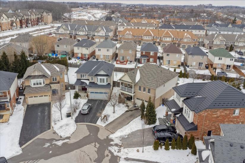 Property listing for 19 Deborah Crt., Hamilton, ON
