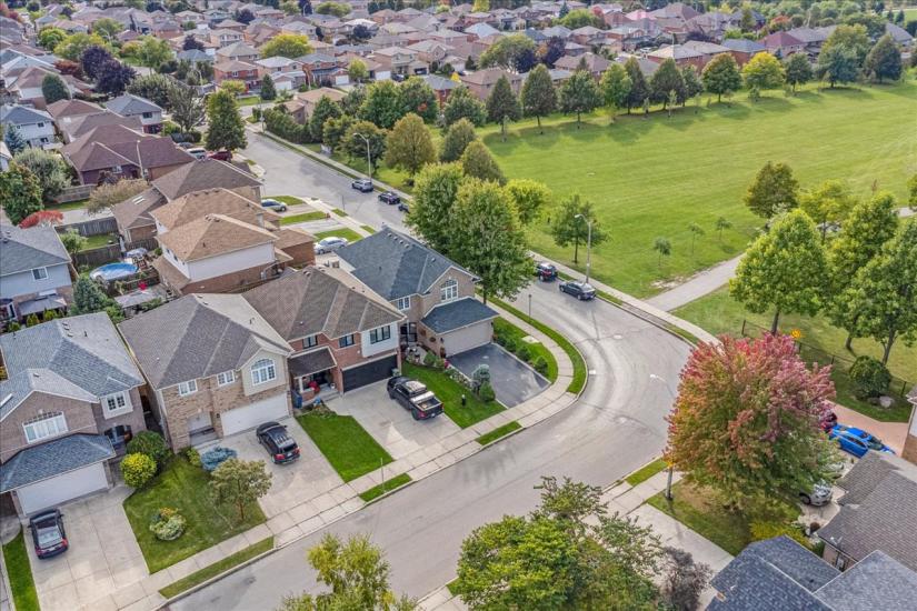 Property listing for 75 Claudette Gate, Hamilton, ON