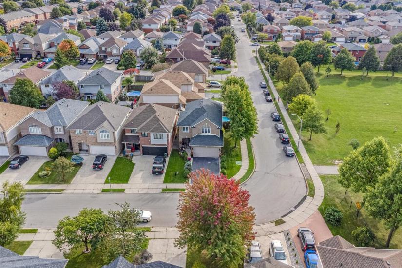 Property listing for 75 Claudette Gate, Hamilton, ON