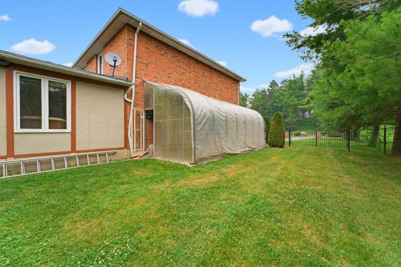 Property listing for 348 Shaver Rd., Ancaster, ON