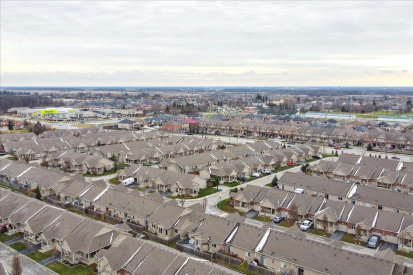 Property listing for 62 Gaddye Lane, Binbrook, ON