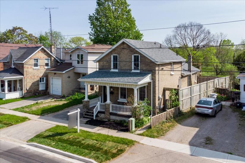 Property listing for 116 Grand River Ave., Brantford, ON
