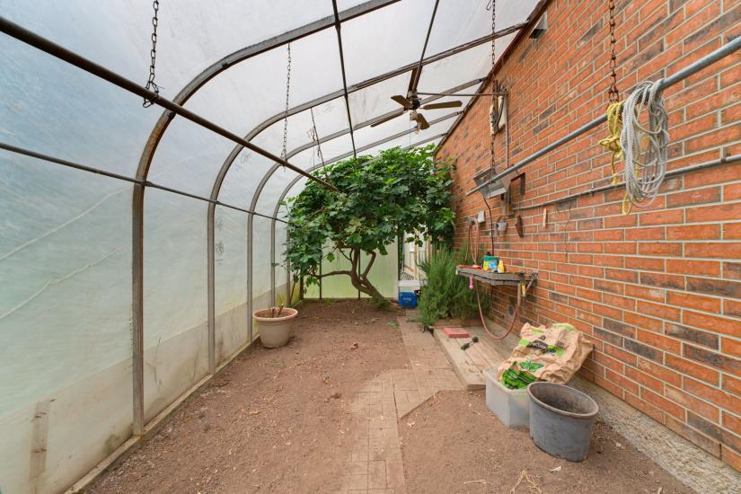 Property listing for 348 Shaver Rd., Ancaster, ON