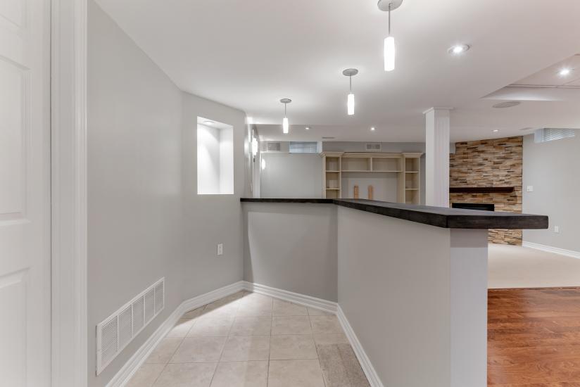 Property listing for 100 Davidson Blvd., Dundas, ON