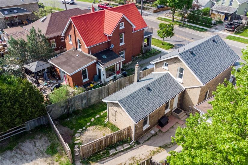 Property listing for 116 Grand River Ave., Brantford, ON