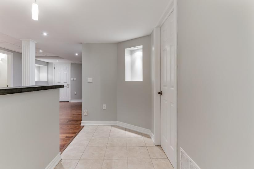 Property listing for 100 Davidson Blvd., Dundas, ON