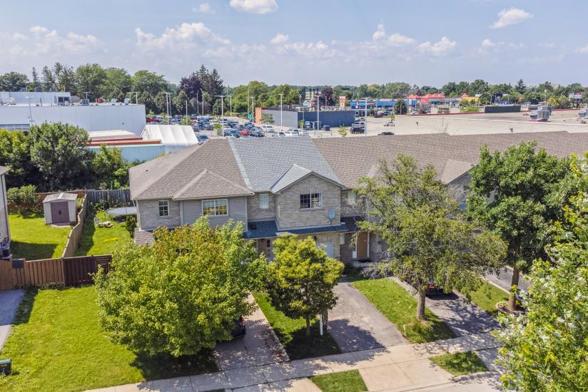 Property listing for 226 Dicenzo Dr., Hamilton, ON