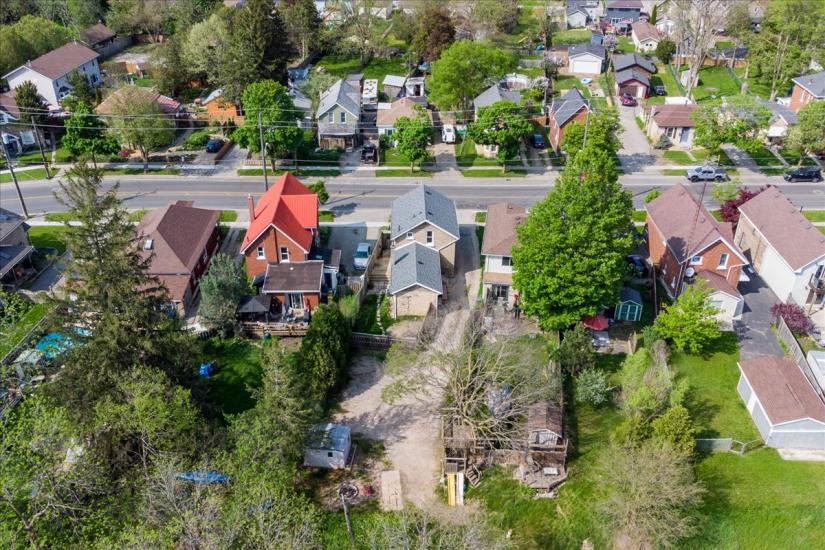 Property listing for 116 Grand River Ave., Brantford, ON