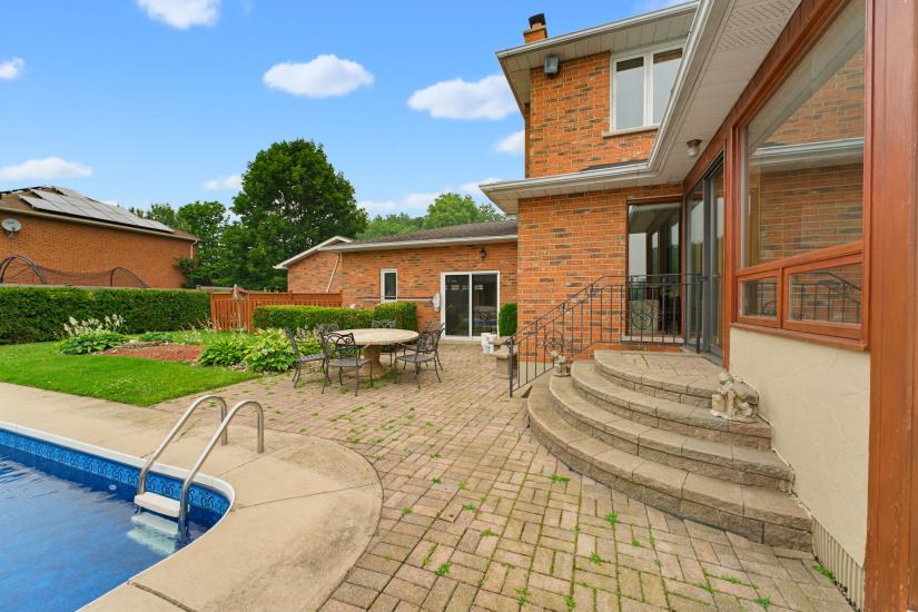 Property listing for 348 Shaver Rd., Ancaster, ON