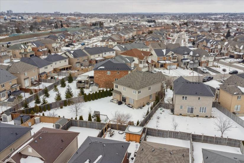 Property listing for 19 Deborah Crt., Hamilton, ON