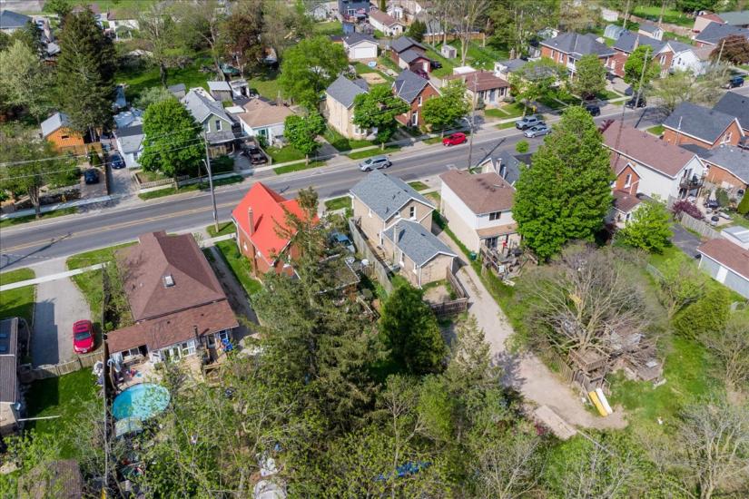 Property listing for 116 Grand River Ave., Brantford, ON