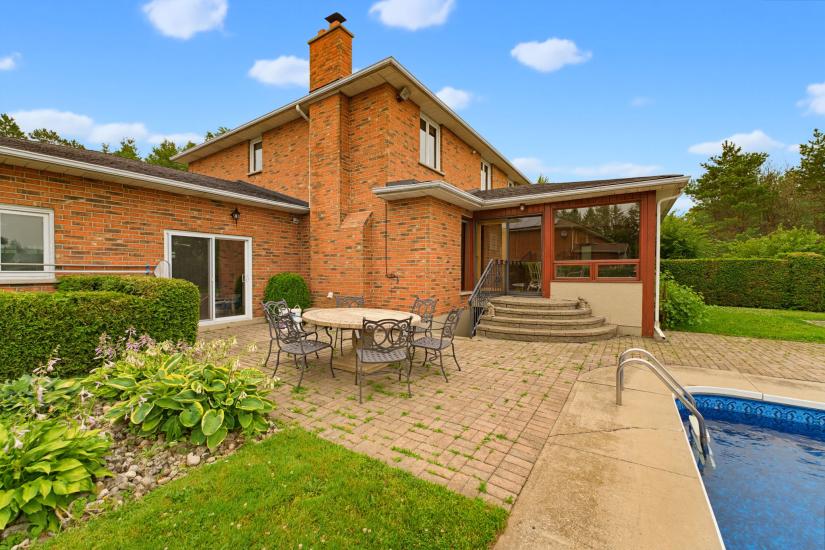 Property listing for 348 Shaver Rd., Ancaster, ON