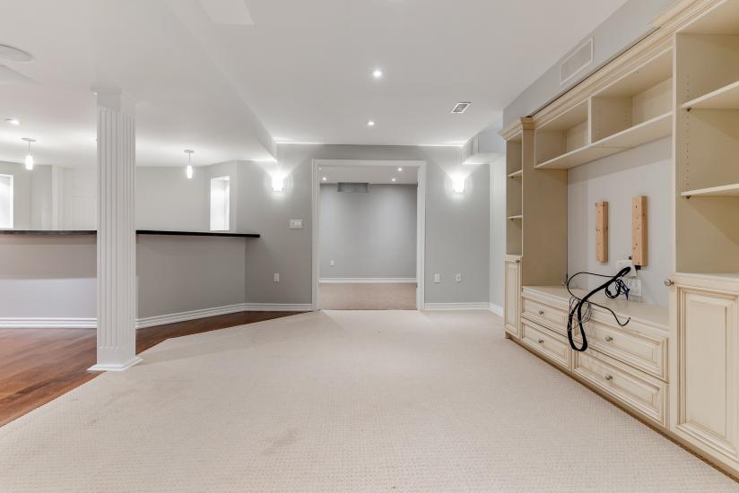 Property listing for 100 Davidson Blvd., Dundas, ON