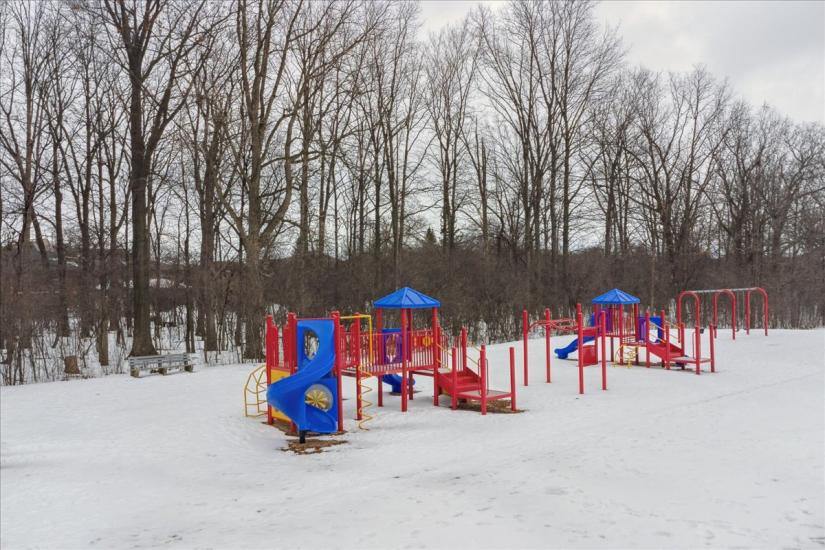 Property listing for 19 Deborah Crt., Hamilton, ON