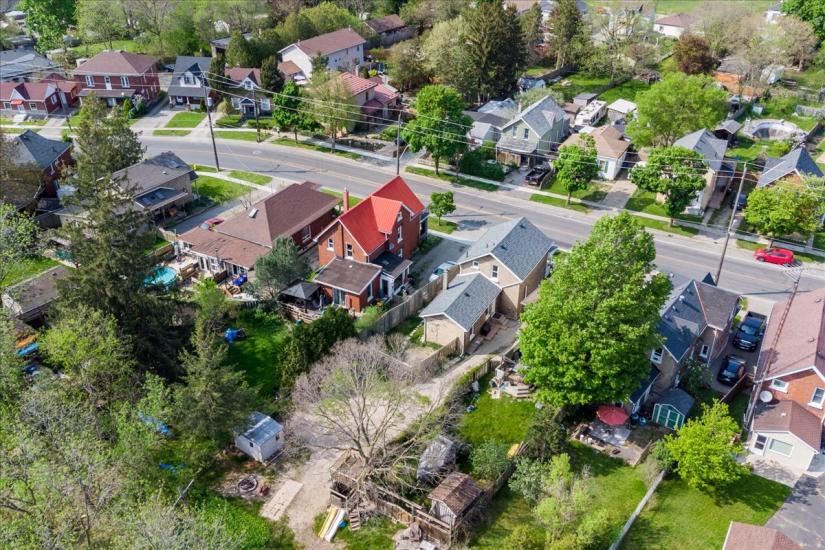Property listing for 116 Grand River Ave., Brantford, ON
