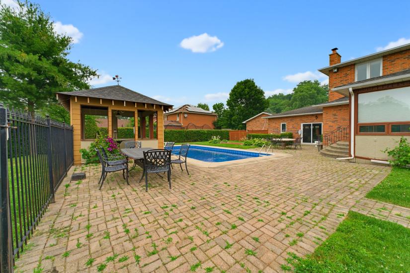 Property listing for 348 Shaver Rd., Ancaster, ON