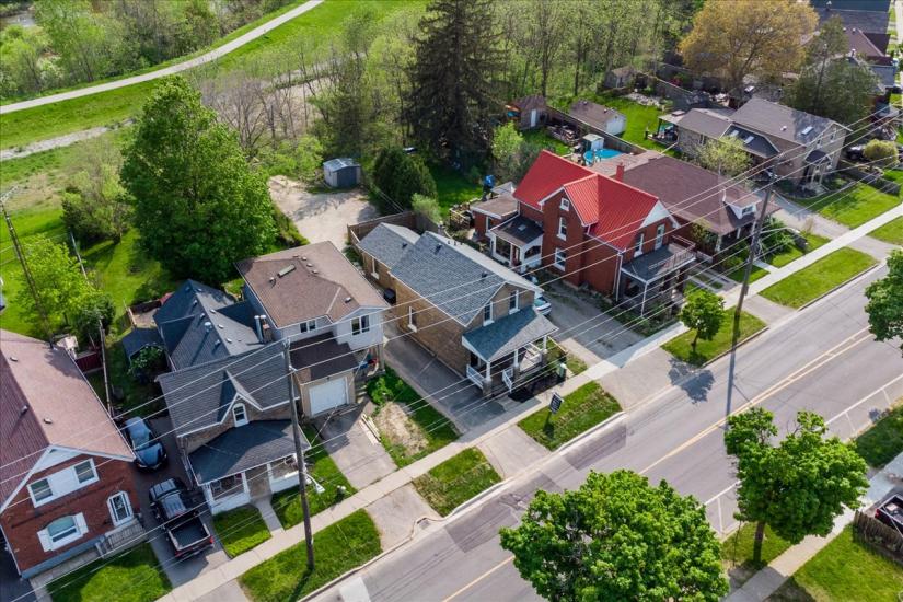 Property listing for 116 Grand River Ave., Brantford, ON
