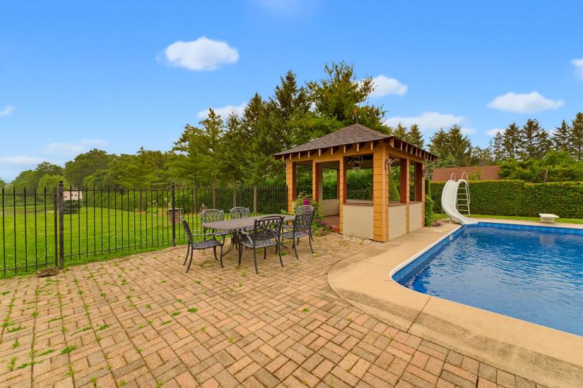 Property listing for 348 Shaver Rd., Ancaster, ON