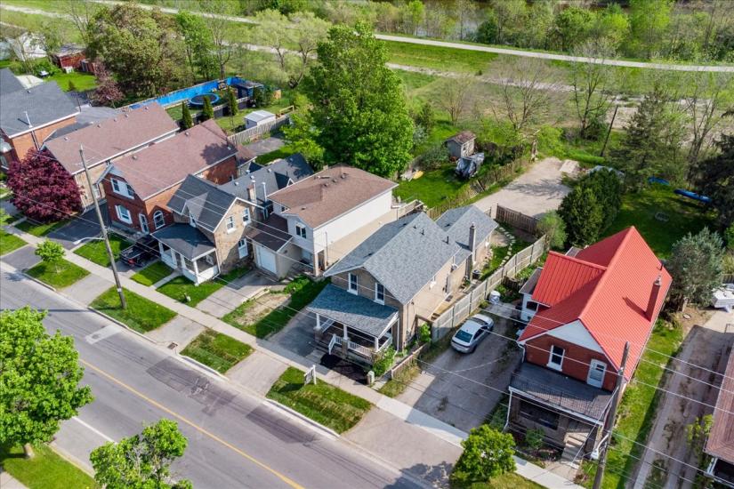 Property listing for 116 Grand River Ave., Brantford, ON