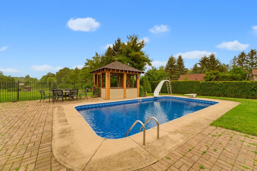 Property listing for 348 Shaver Rd., Ancaster, ON