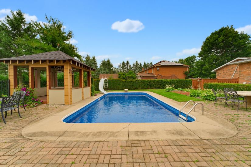 Property listing for 348 Shaver Rd., Ancaster, ON