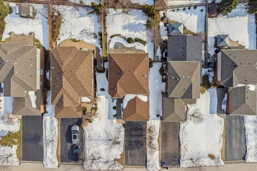 Property listing for 16 Fenwick Place, Waterdown, ON