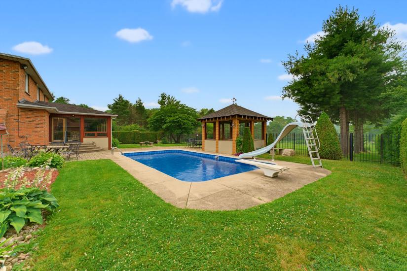 Property listing for 348 Shaver Rd., Ancaster, ON