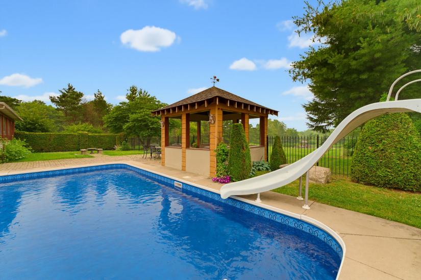 Property listing for 348 Shaver Rd., Ancaster, ON