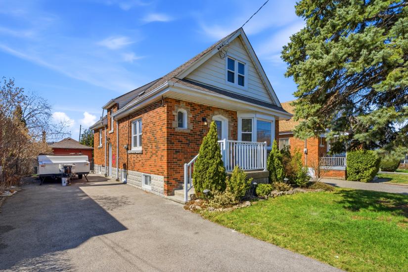 Property listing for 26 Isabel Ave., Hamilton, ON