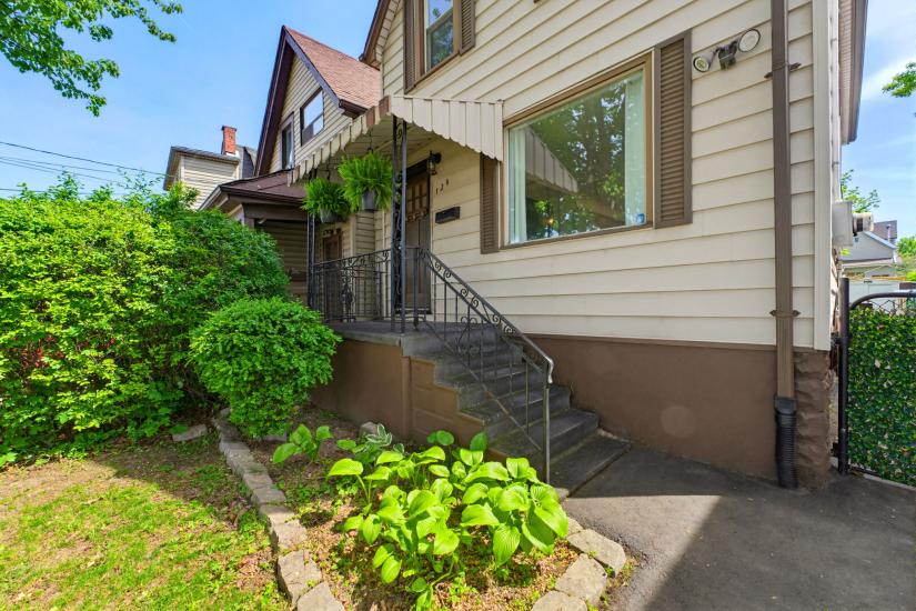 Property listing for 124 Campbell Ave., Hamilton, ON